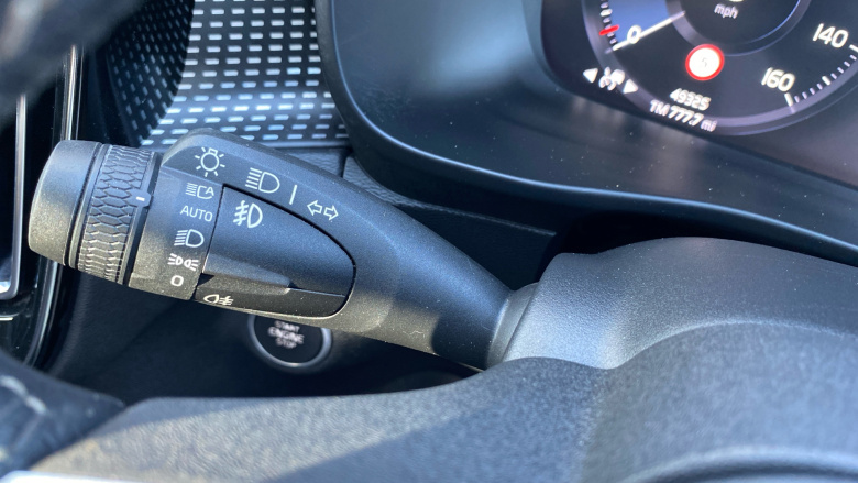 Volvo Xc40 2.0 D4 [190] R DESIGN Pro 5dr AWD Geartronic Diesel Estate